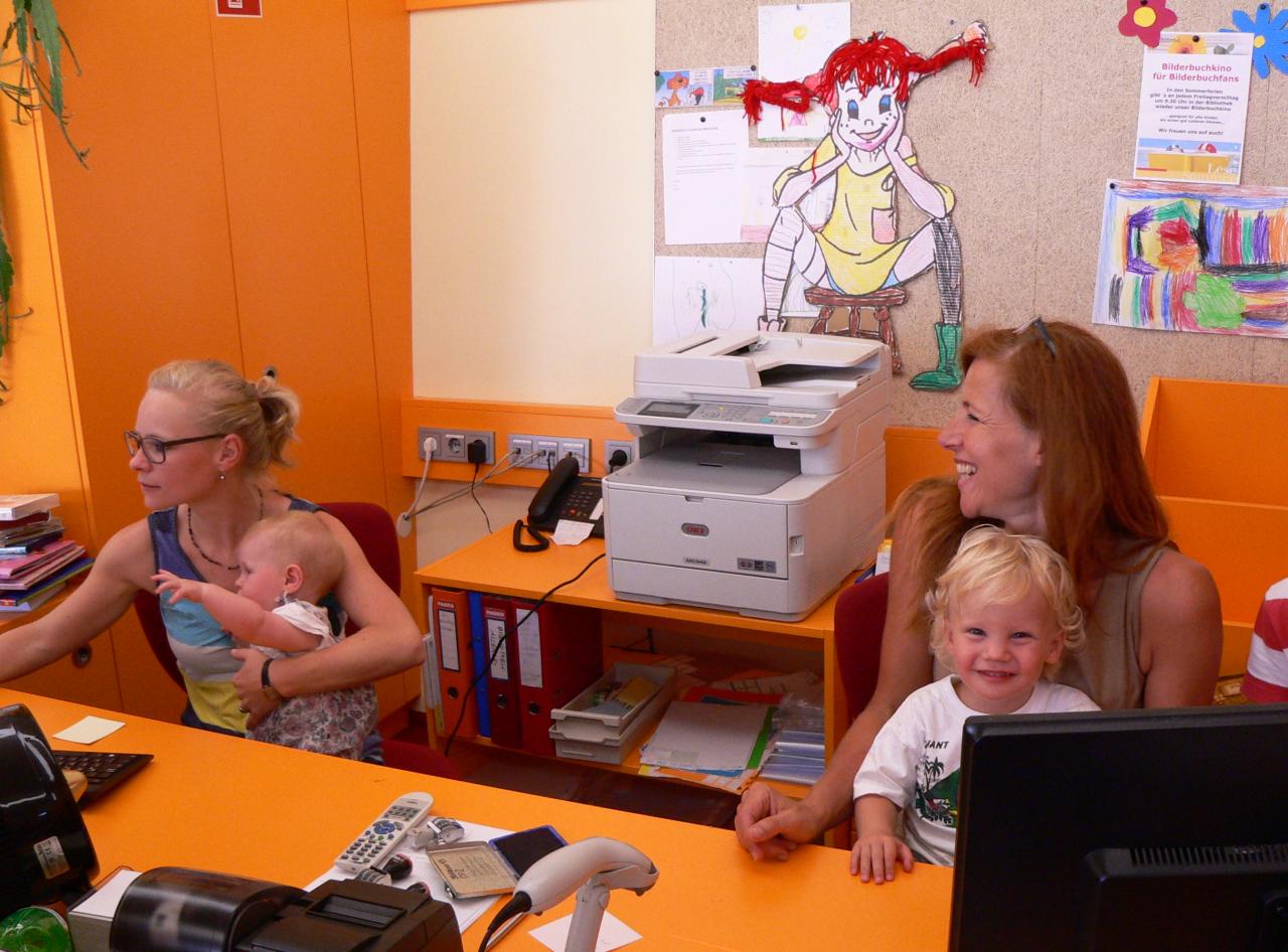 Eva und Anna mit KIndern